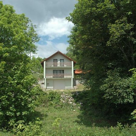 M & J Villa Красно Поле Екстериор снимка