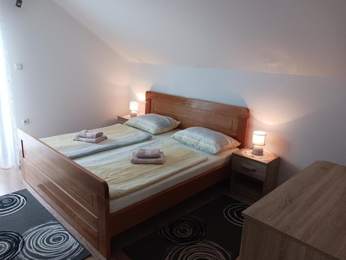 M & J Villa Красно Поле Екстериор снимка