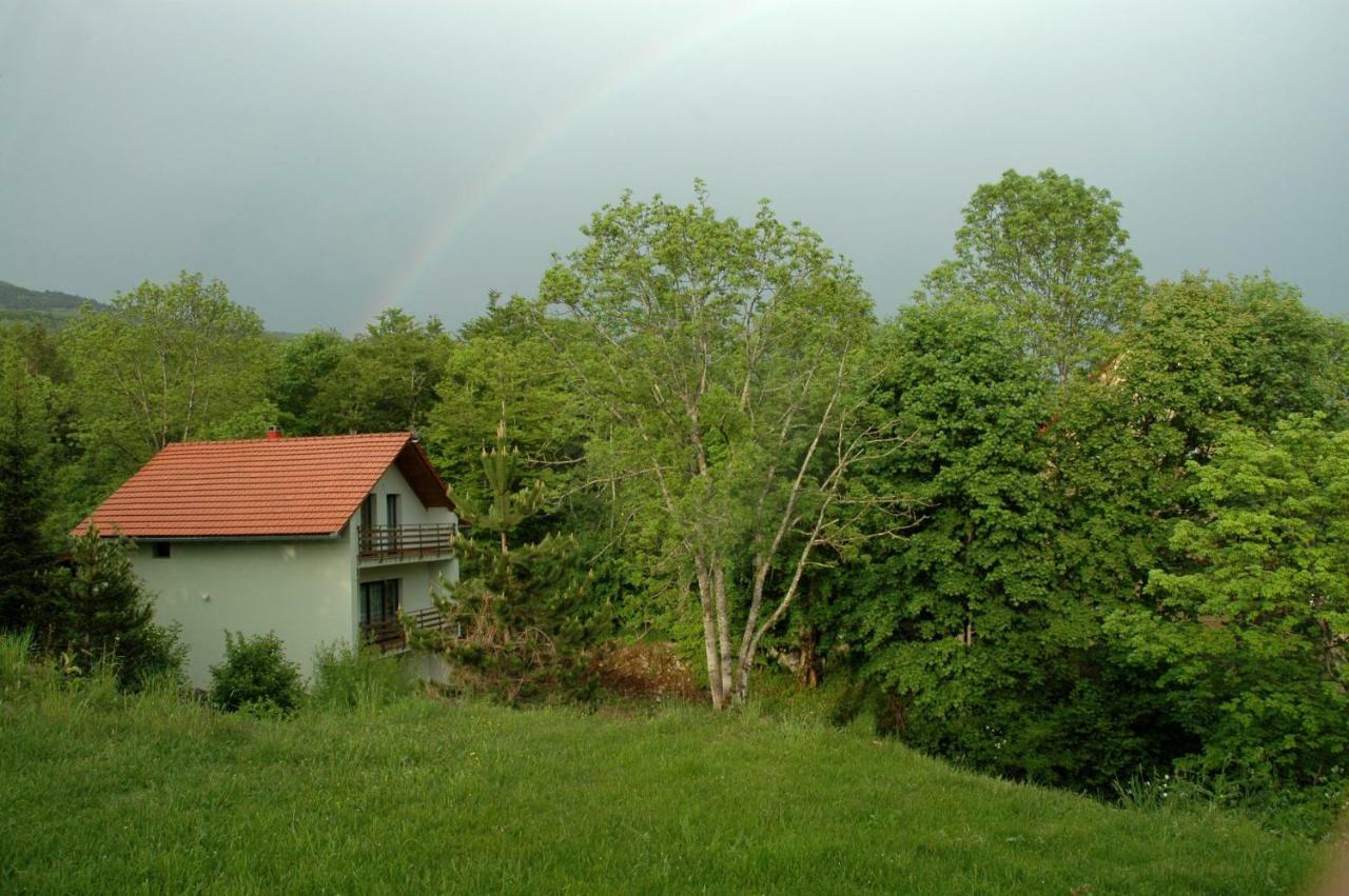 M & J Villa Красно Поле Екстериор снимка