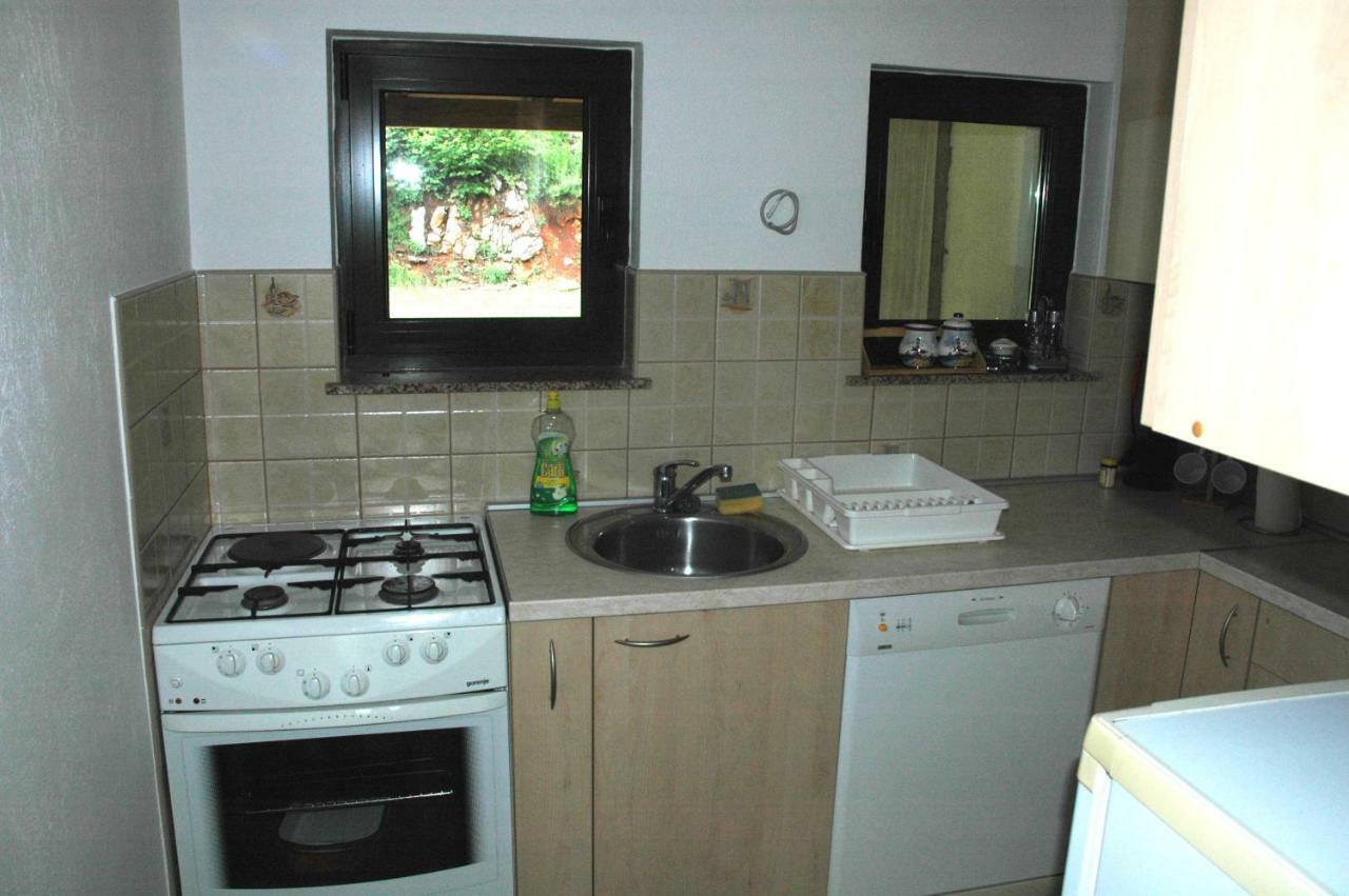 M & J Villa Красно Поле Екстериор снимка